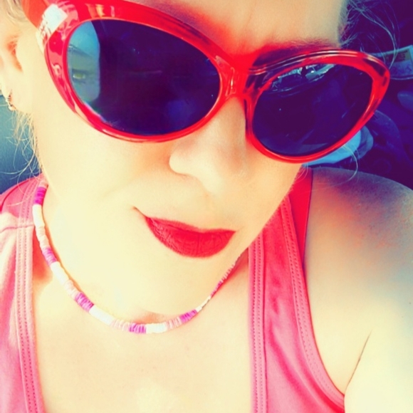 Meet your Posher, Connie - Picture 3 of 4